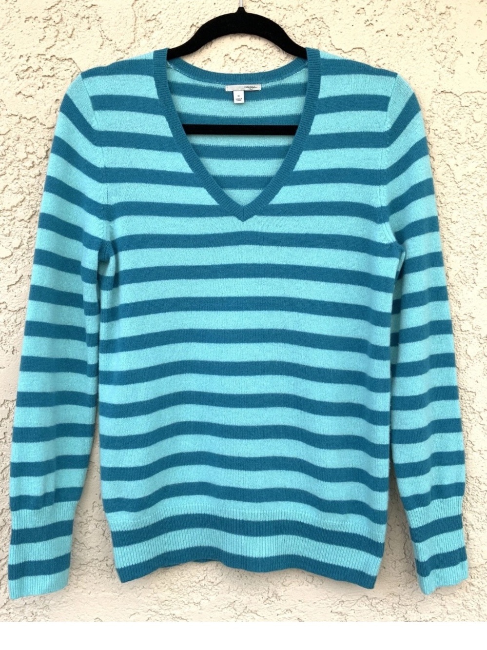 Halogen 100% 2-Ply Cashmere V-Neck Sweater Size M Blue Striped